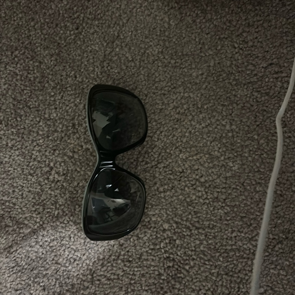 Please see pictures shades in decent condition.